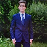 Estudiante. Amplio conocimiento de inglés: desde la infancia hasta la actualidad aprendiendo ininterrumpidamente, poseedor del First Certificate in English (B2 Cambridge) y en proceso para la obtención del CAE (C1 Cambridge)